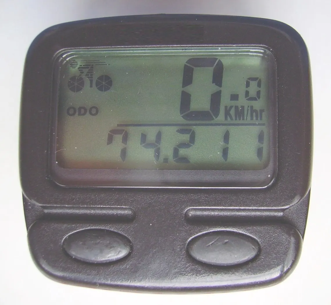 Bicycle computer mounted for rider viewing