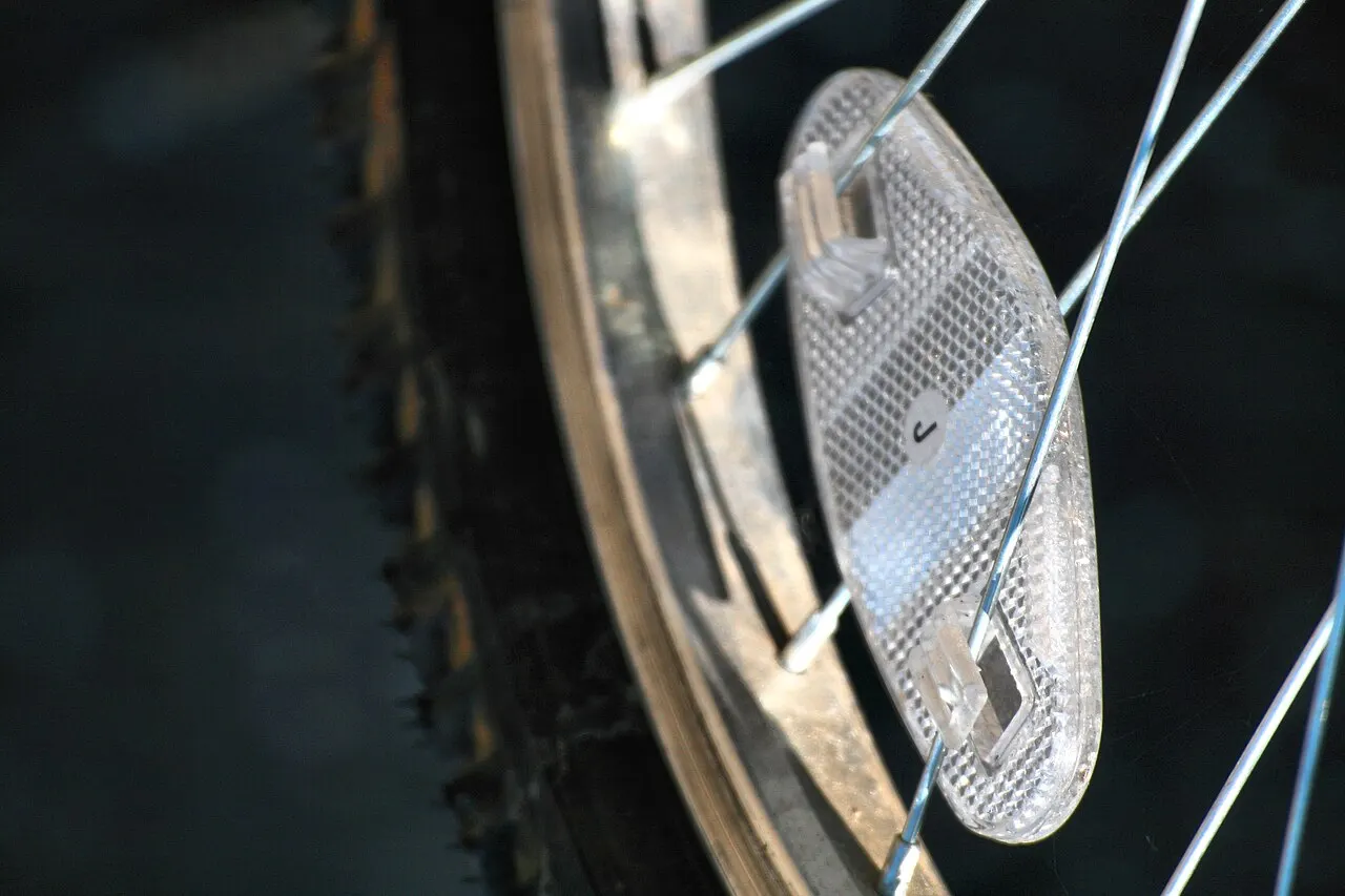 Reflector mounted among bicycle wheel spokes
